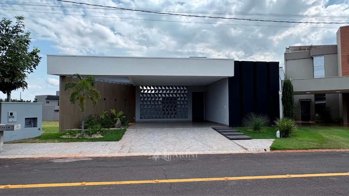 CASA DE ALTO PADRÃO DISPONIVEL NO CONDOMINIO FLAMBOYANT
