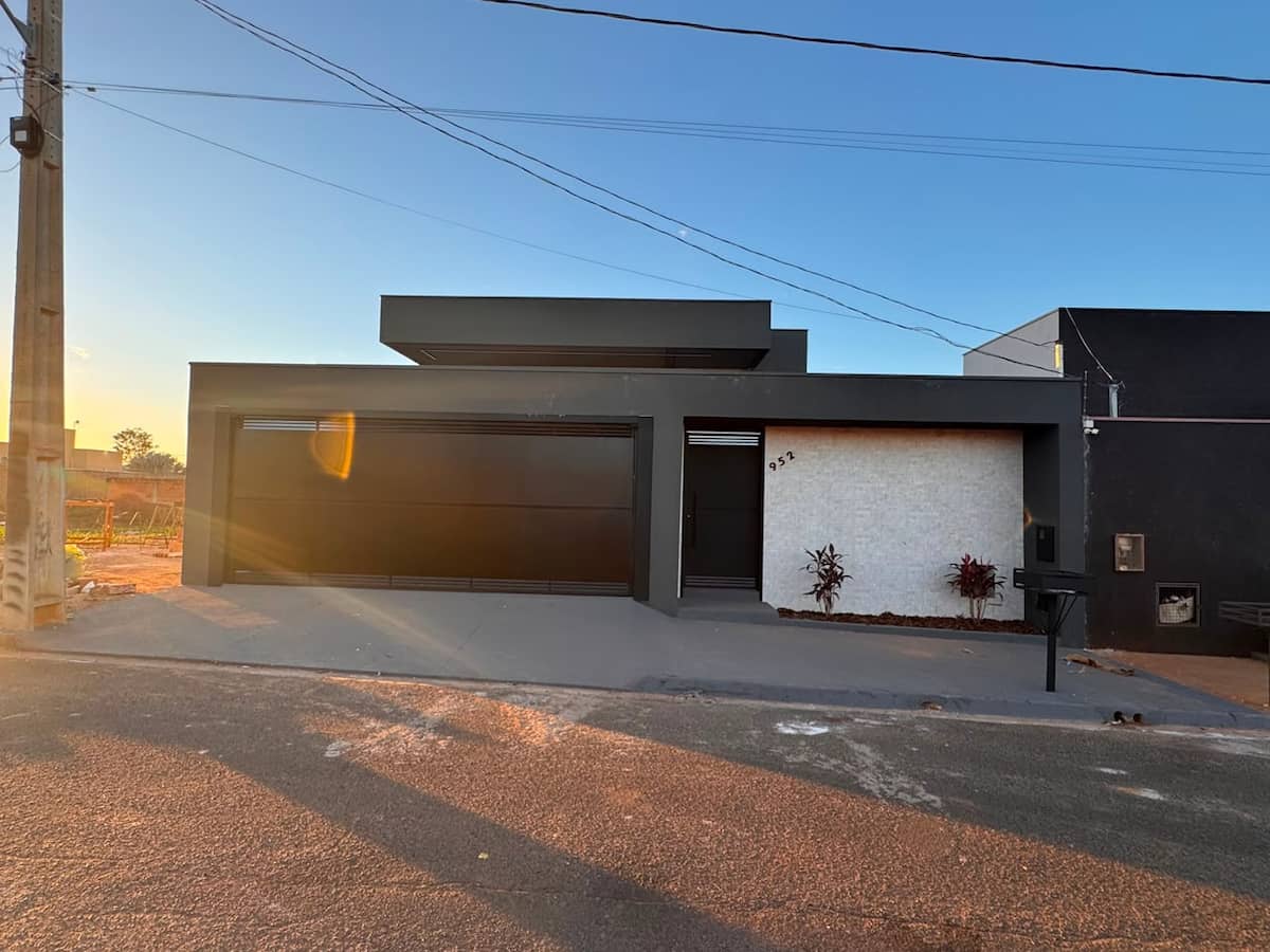 CASA A VENDA DE ALTO PADRÃO NO RESIDENCIAL VENEZA
